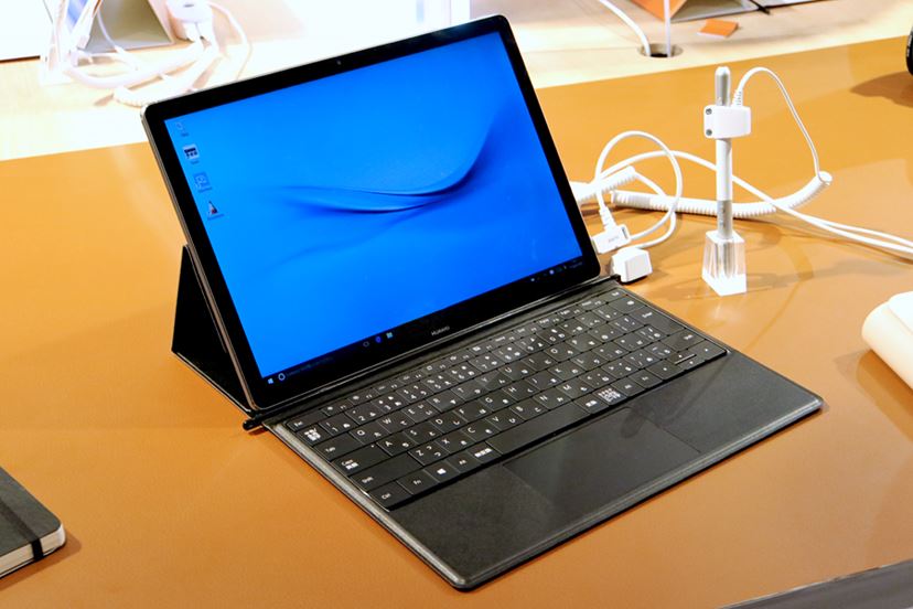 ファーウェイがPC市場に参入！ 12型の2in1端末「MateBook」でSurfaceに