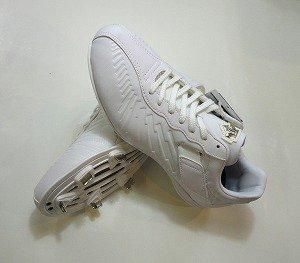 デサント コウノエベルトスパイク2（ホワイト）- 野球用品専門店