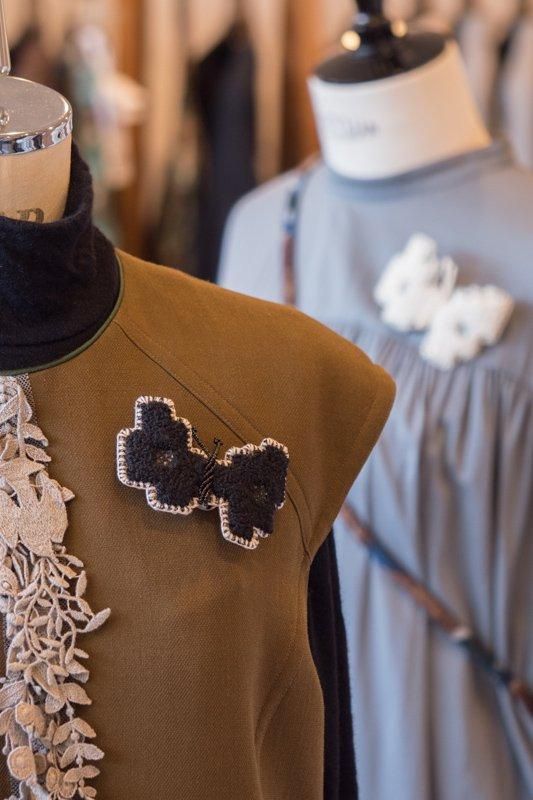 mina perhonen stitch garden ブローチ -choucho- - ミナペルホネン