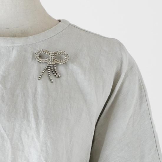 J0487 1950年代イギリス製ラインストーンシルバーリボンボーブローチ