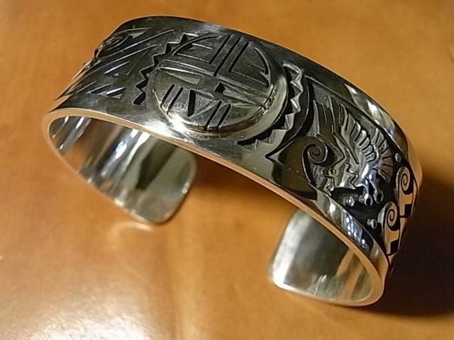 ホピ族【Gary & Elsie Yoyokie/ゲイリー＆エルシー・ヨヨキー 】サン