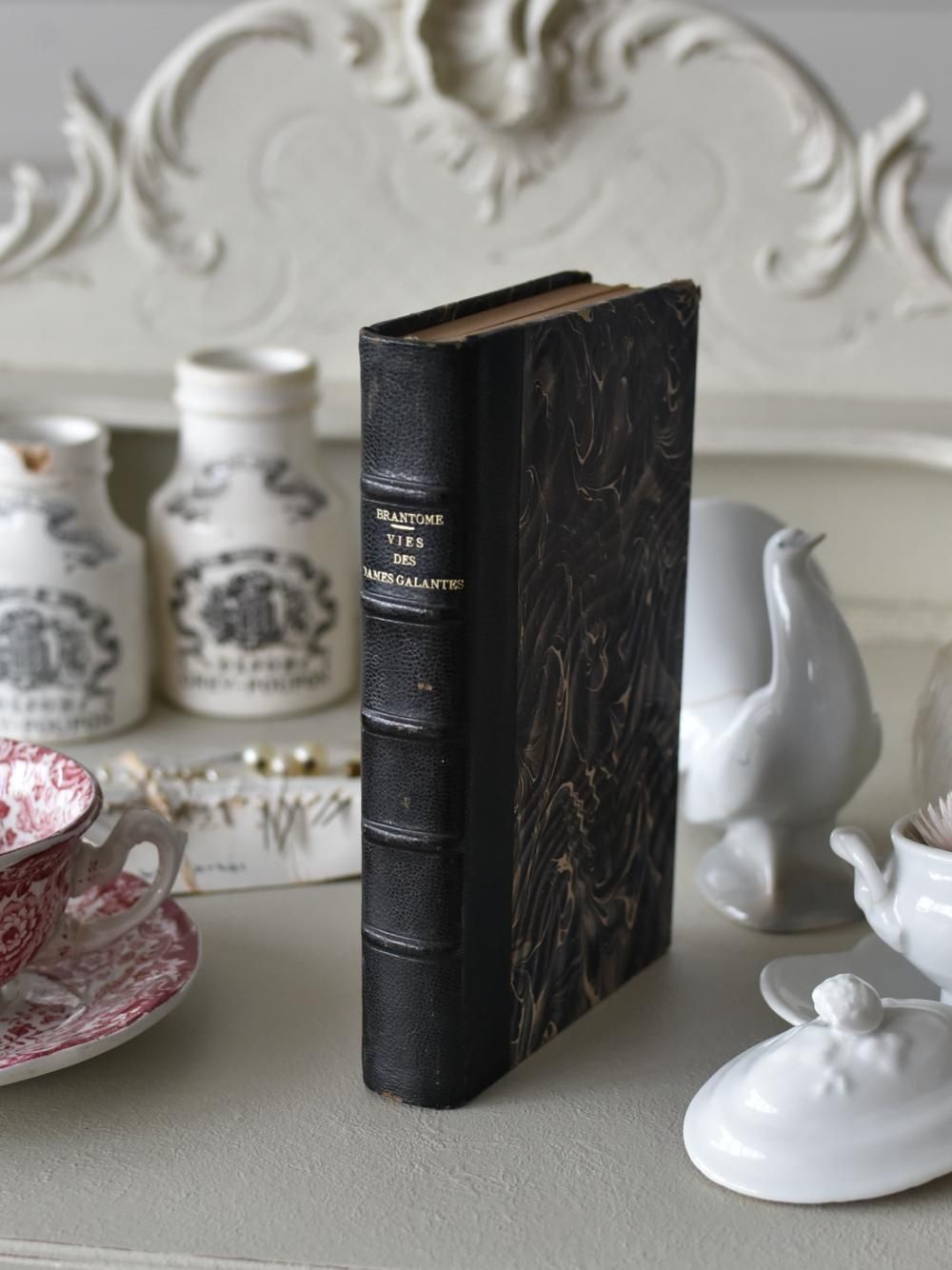 アンティークブック.39 古書 ディスプレイ アンティークインテリア ミディ