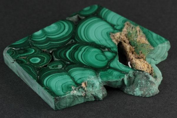 マラカイト (孔雀石) 原石 二面磨き 100g｜天然石 通販 キラリ石