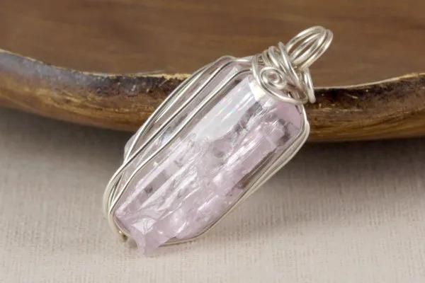 クンツァイト ワイヤーアクセサリー｜天然石アクセサリー通販キラリ石