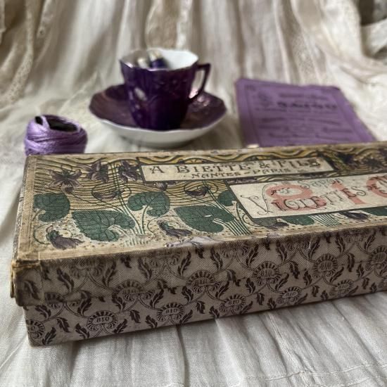 すみれのアンティーク紙箱 - 菫埜 Sumireno