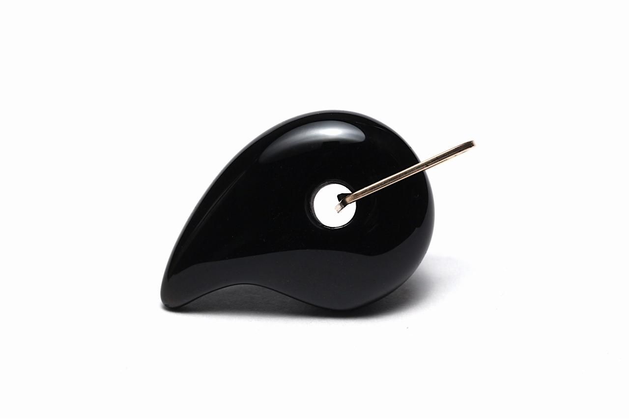 モリオン(黒水晶)勾玉ペンダントトップ MORPT-021｜魔除け効果の