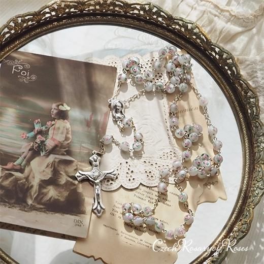 送料無料・チェコ直輸入！】教会 バラのロザリオ（乳白色・ホワイト