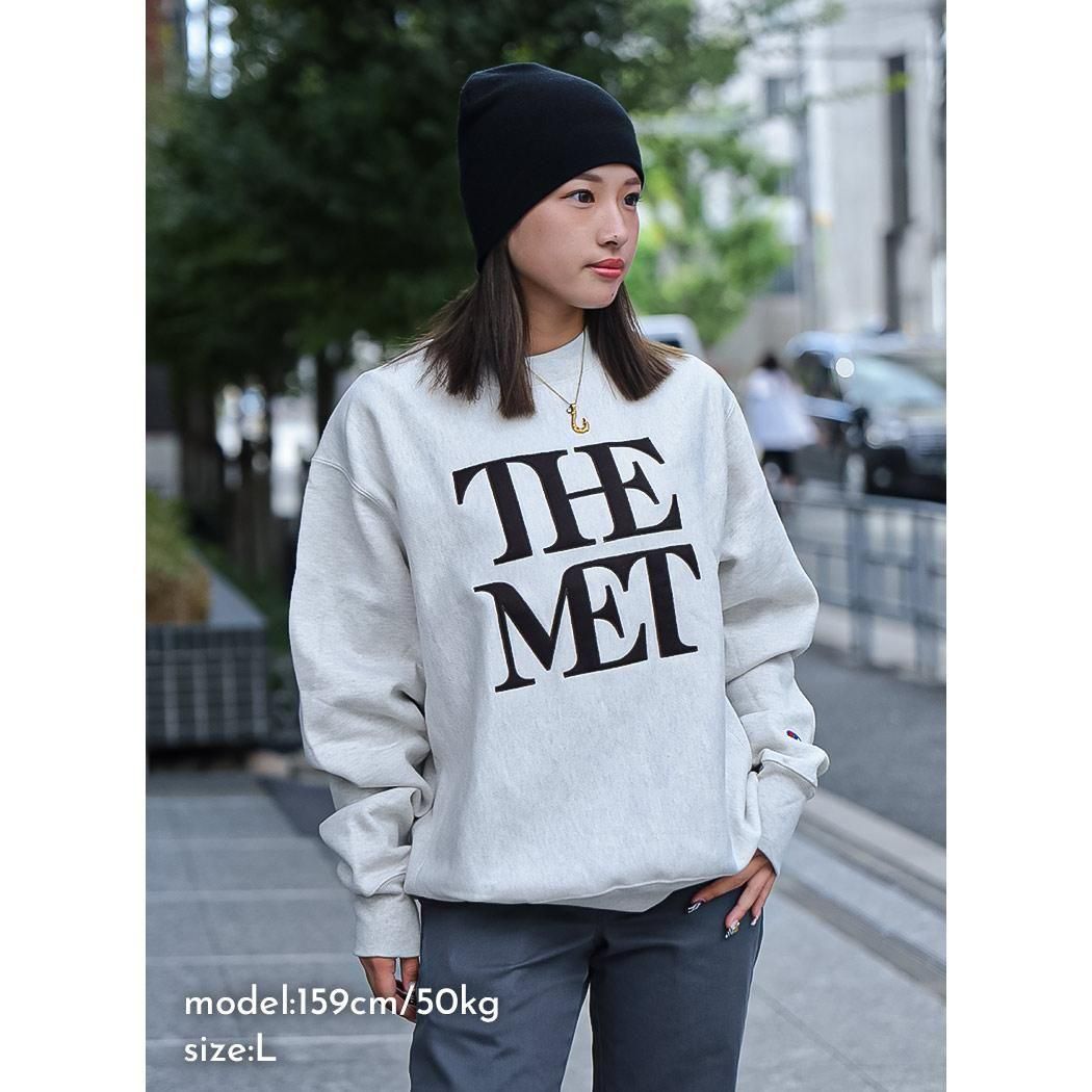 CHAMPION THE MET APPLIQUED LOGO CREW SWEAT CREAM チャンピオン