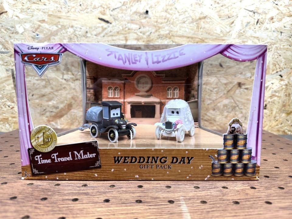TIME TRAVEL MATER WEDDING DAY LIZZIE AND STANLEY GIFT PACK 2013