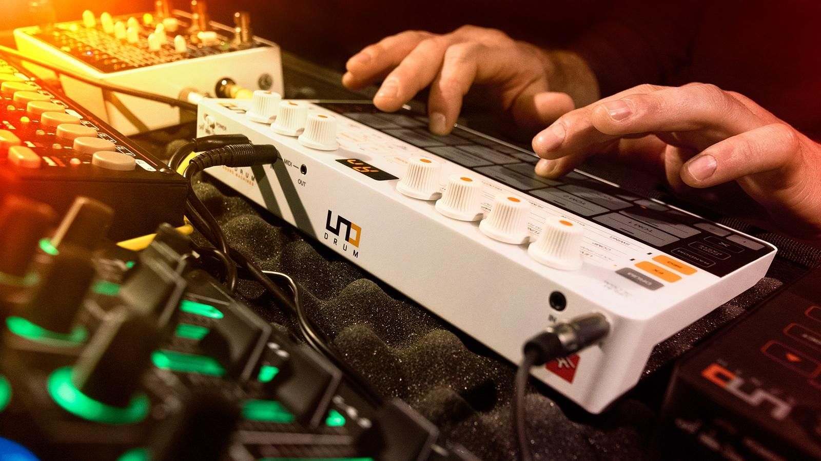 IK Multimedia | UNO Drum | リズムマシン アナログリズムマシン