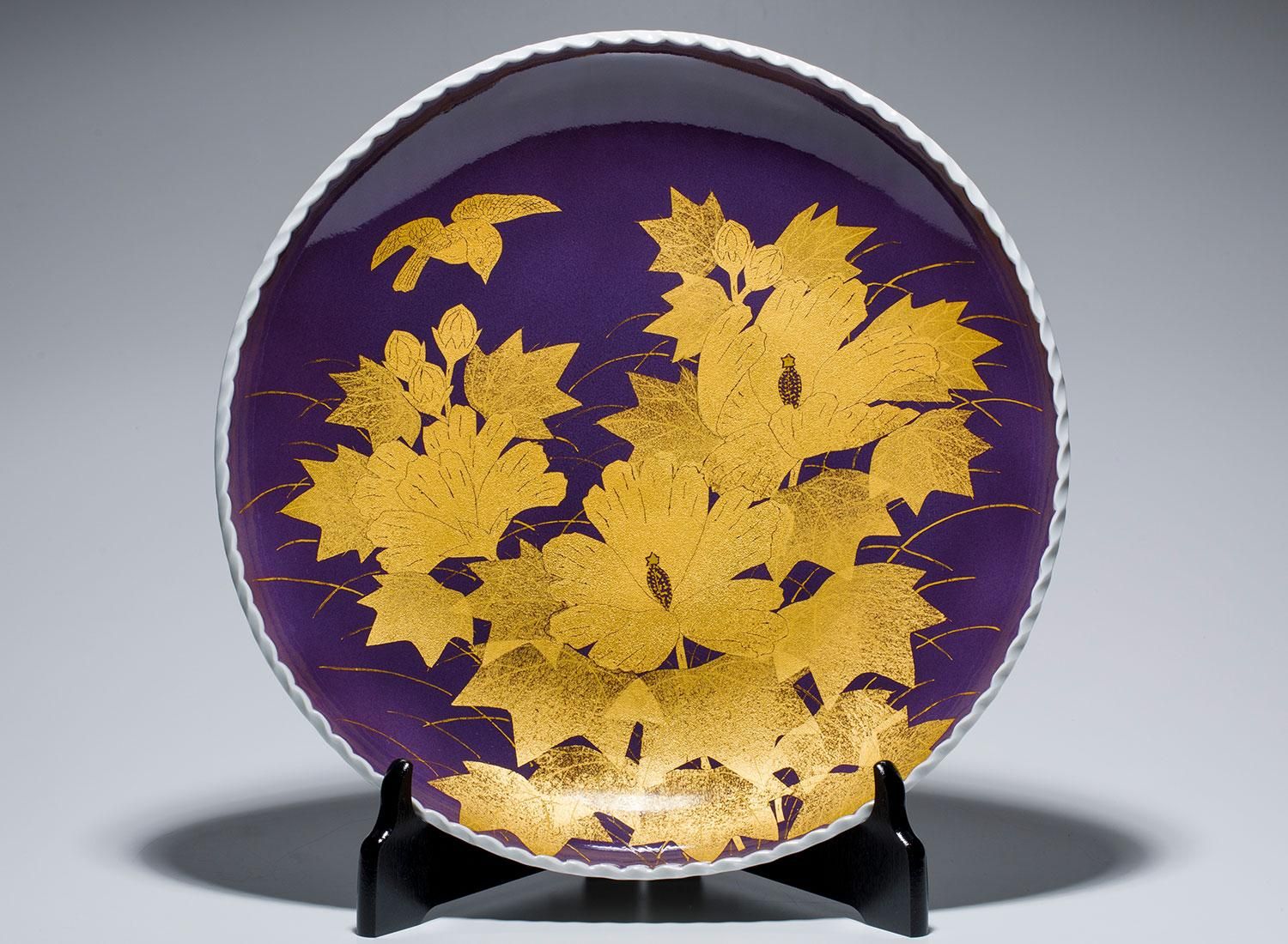 人間国宝 吉田美統作 12号飾皿 釉裏金彩芙蓉 - 九谷満月公式オンライン