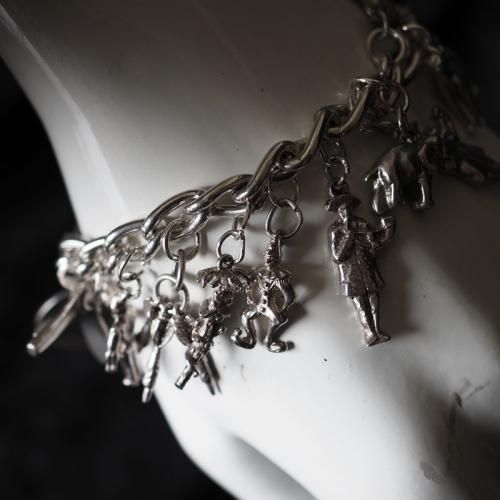 イギリス製 ヴィンテージシルバー ずっしり52gの贅沢チャームブレスレット