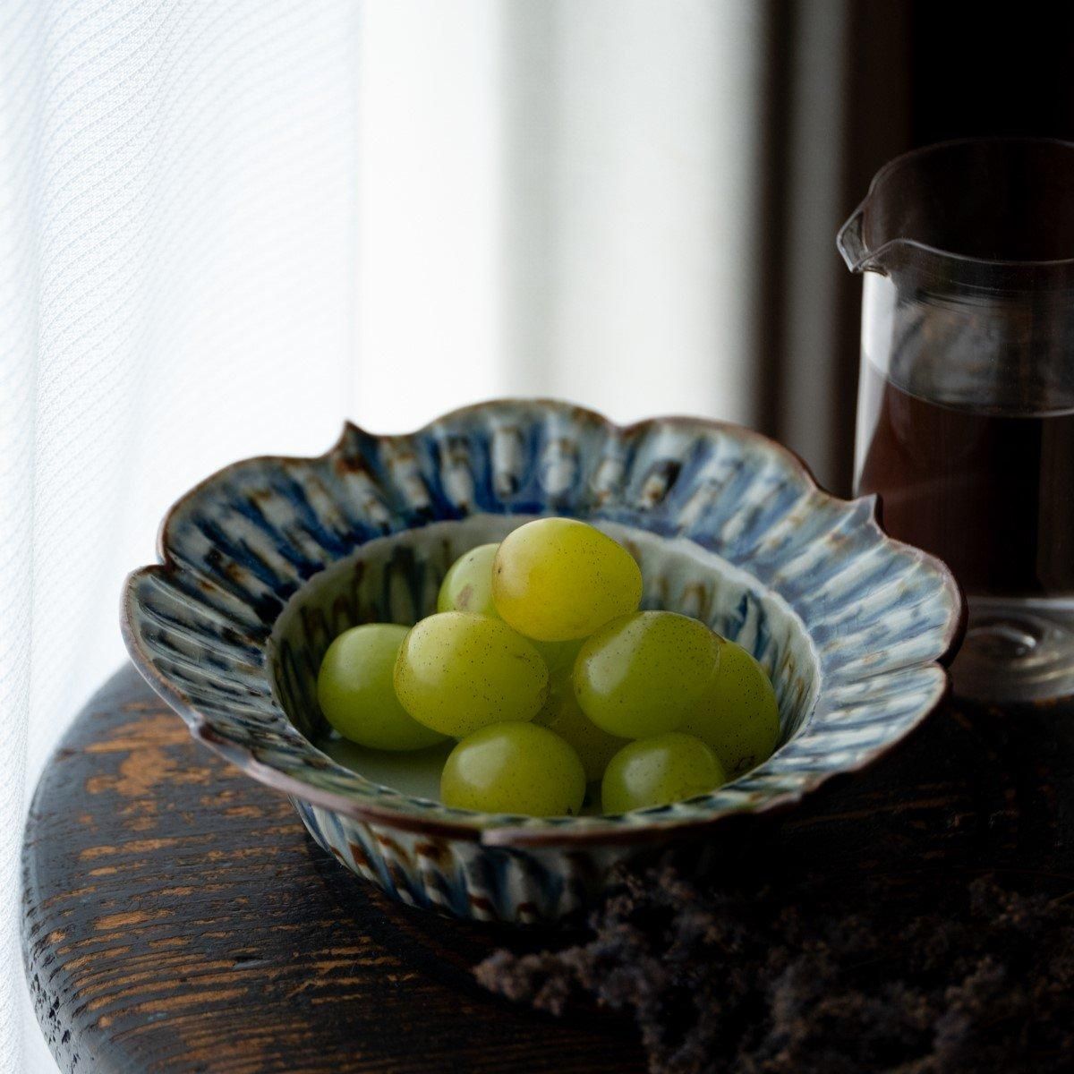 松田啓司・松田奈織子（陶房遊） 錆青／輪花しのぎ深鉢（小） - alltid