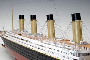 木製模型 タイタニック（1/350スケール・全長 769mm・完成重量 800g）