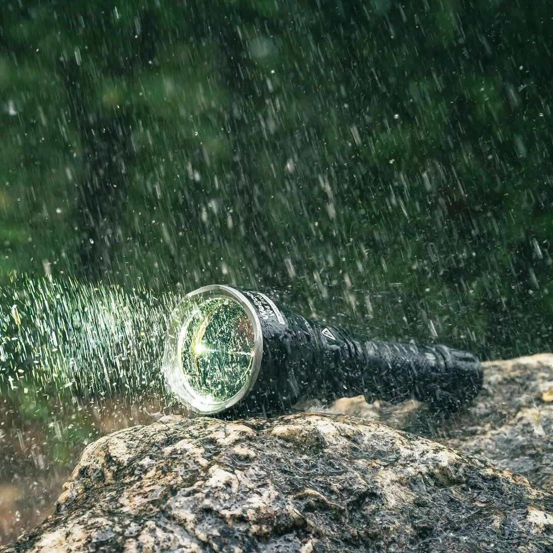 ウェルツール W4 Pro 568ルーメン、3394メートルの超投光距離LEP