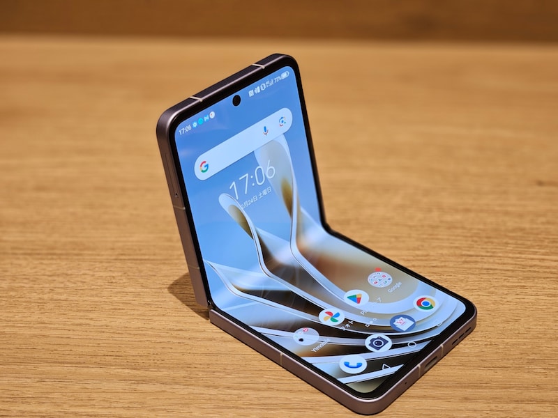 ワイモバイル初の折りたたみスマホ「Libero Flip」は3万円台での購入も
