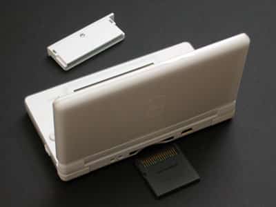 Nintendo DS Lite arrives, dazzles with iPod-like redesign | iLounge