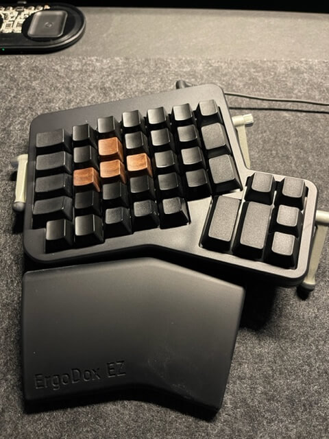 エルゴドックス(Ergo Dox EZ)使用レビュー！購入前に読んで欲しいこと