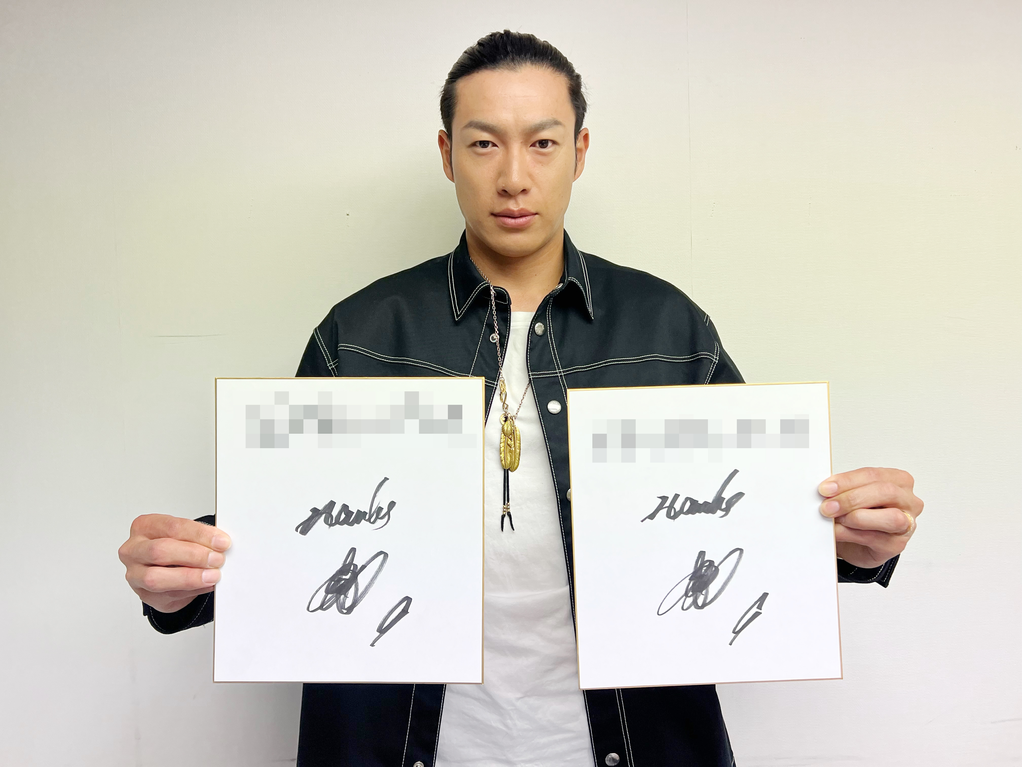 今年から馬主に！柳田悠岐選手からサイン色紙をプレゼント | お知らせ