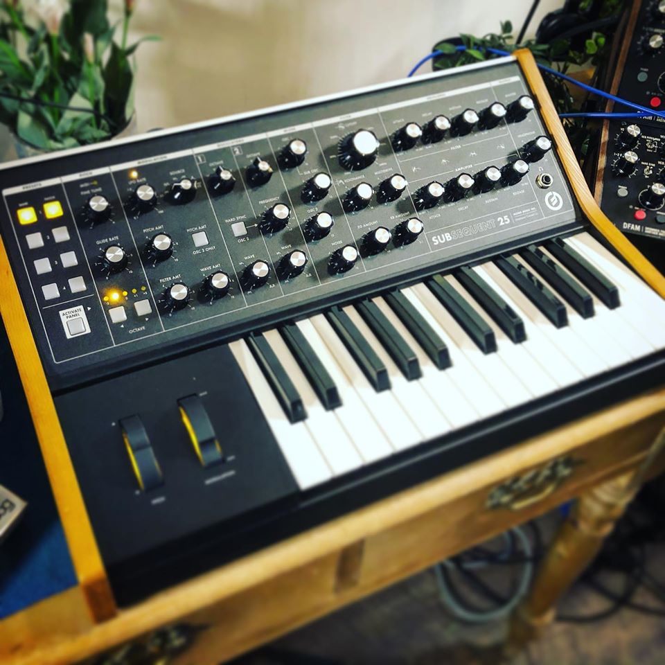 MOOG Subsequent 25 | 25鍵盤の最もコンパクトな2ボイスパラフォニック