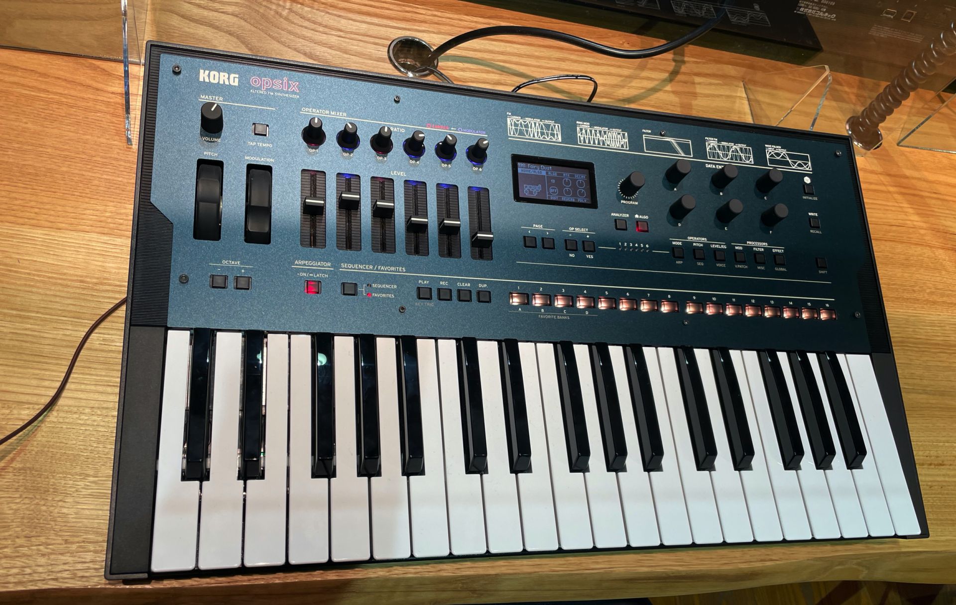 KORG opsix | 新次元のサウンドを生み出す6オペレーター搭載FM