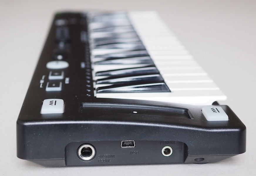 MIDITECH K32s | GM音源とスピーカー内蔵のUSB MIDIキーボード