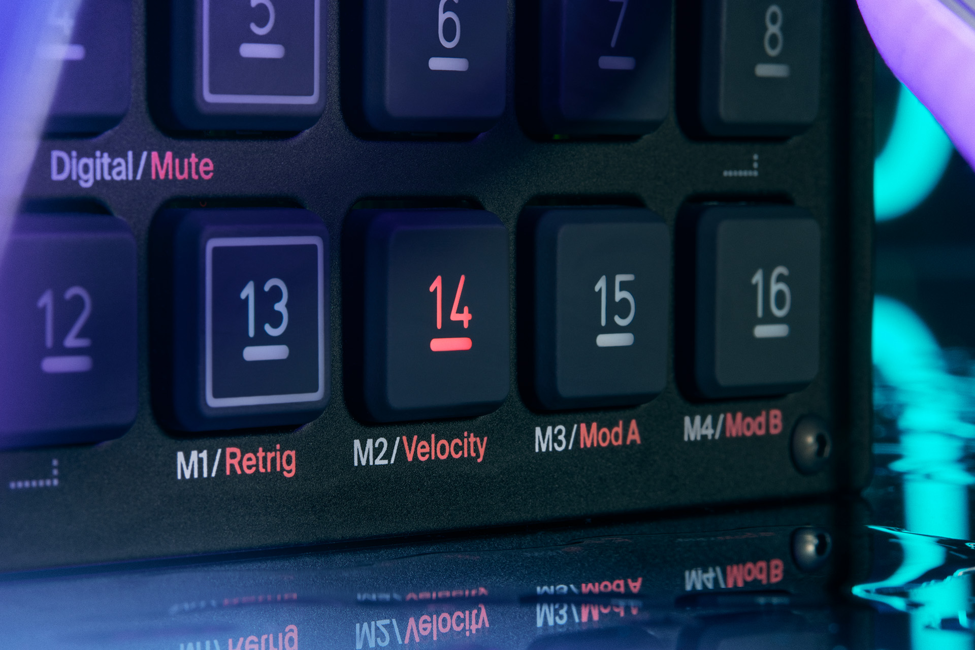 Elektron ” Syntakt ” | 12トラックのドラムコンピュータ