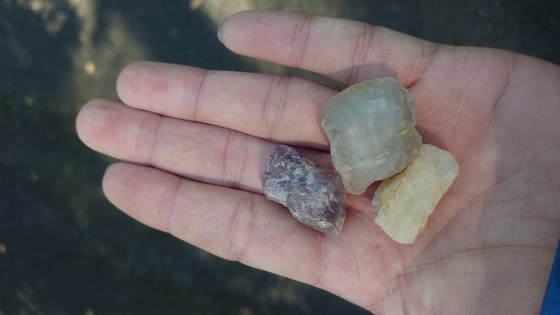 富井鉱山で紫水晶探し | スロイスの石を探すぞ！