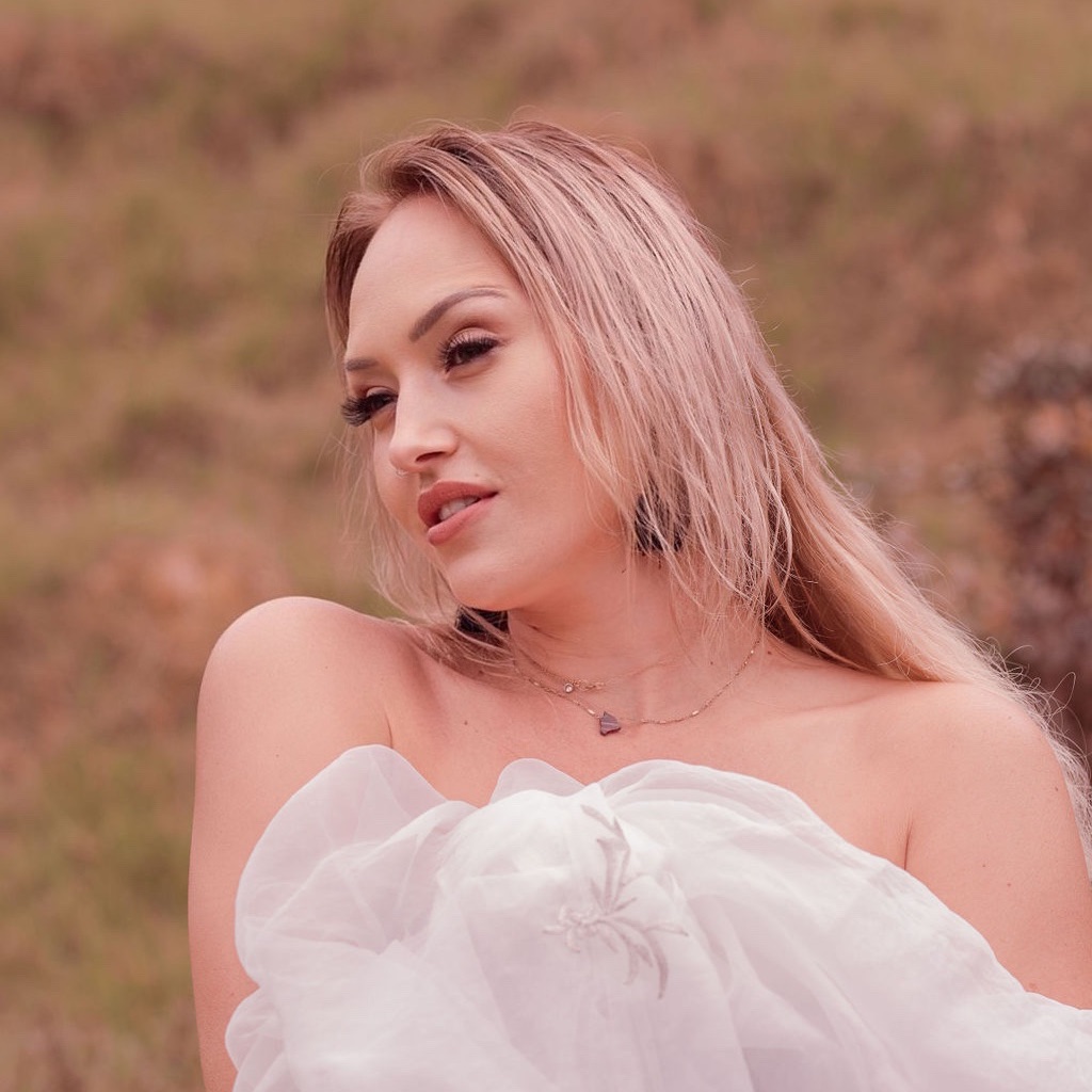 Only Man In the World (feat. Tarrus Riley) - Anuhea: Song Lyrics