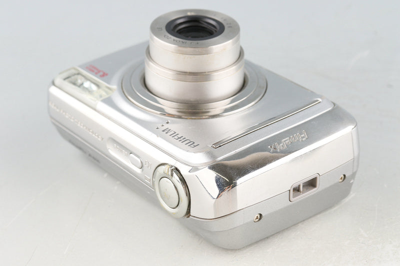 FUJIFILM デジタルカメラ 8.3メガピクセル シルバー
