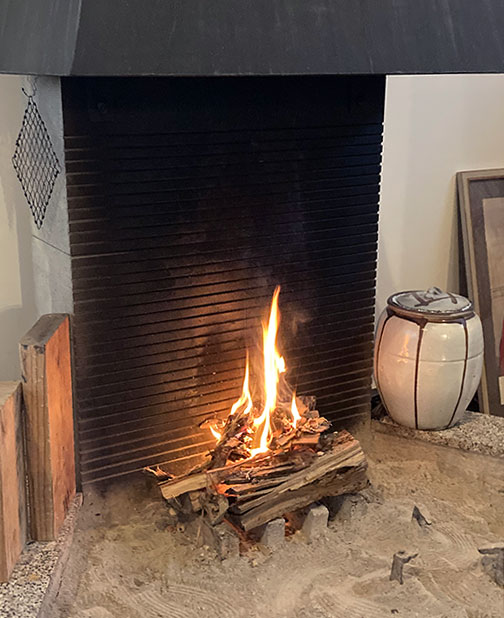 囲炉裏暖炉で熾炭作りと煮物を | 囲炉裏暖炉のある家 tortoise＋lotus