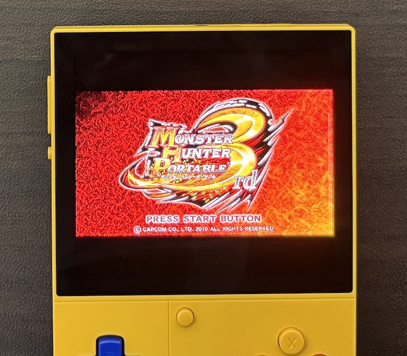 Android搭載の縦型携帯ゲーム機「Retroid Pocket Classic」のレビュー