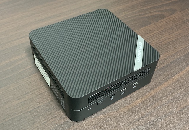 MinisforumのミニPC「UM560XT」ベアボーンをレビュー｜AMD Ryzen5