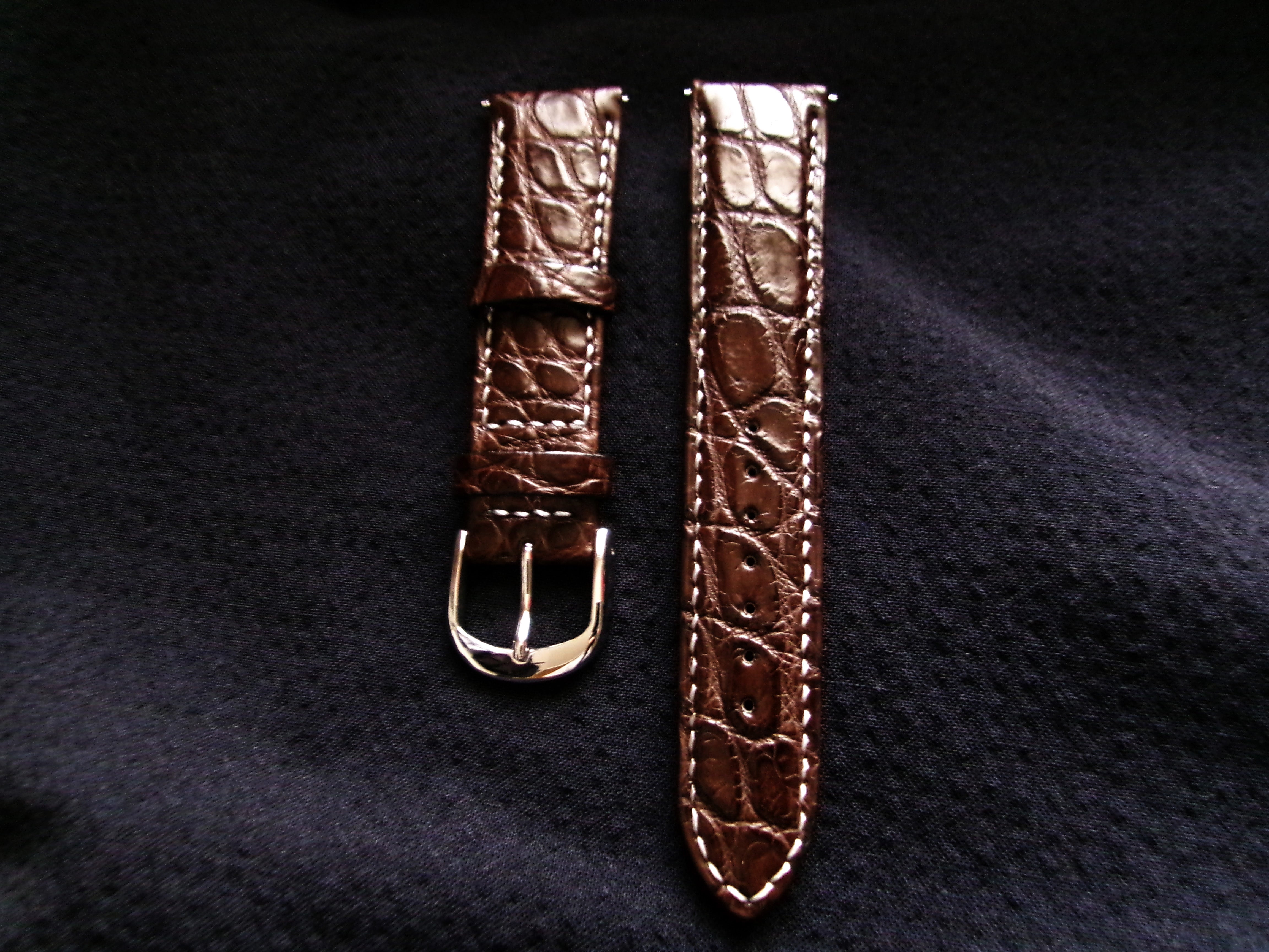 クロコダイルレザー ラグ20mm ダークブラウン シルバーステッチ