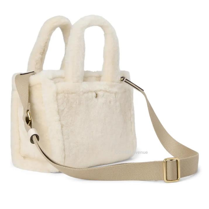 COACH（コーチ） 残りわずか モコモコが可愛い COACH CY384 カーゴ