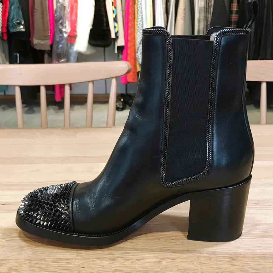 美品【クリスチャンルブタン】スタッズ バックベルトロングブーツ