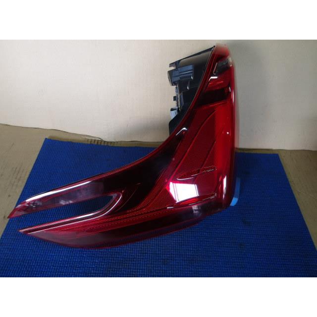 アルファード 右テールランプ 58-75/58-79 207182 : 有限会社尼岡産業