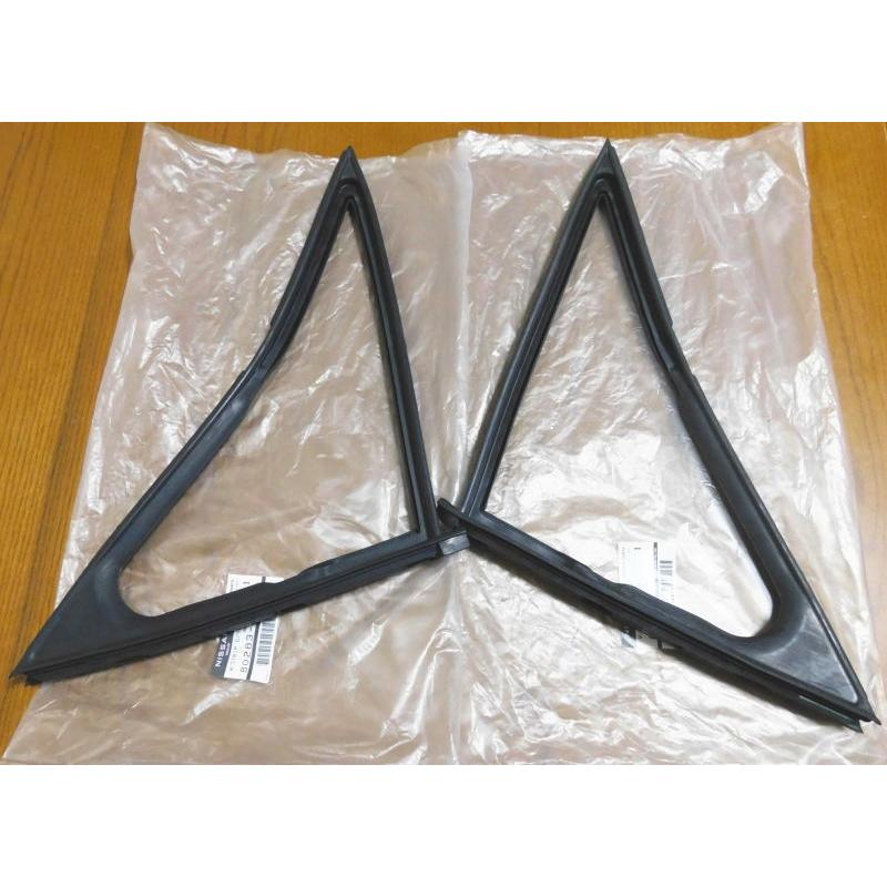 B110サニーB120サニートラック用 三角窓ガラス ウェザーストリップ左右