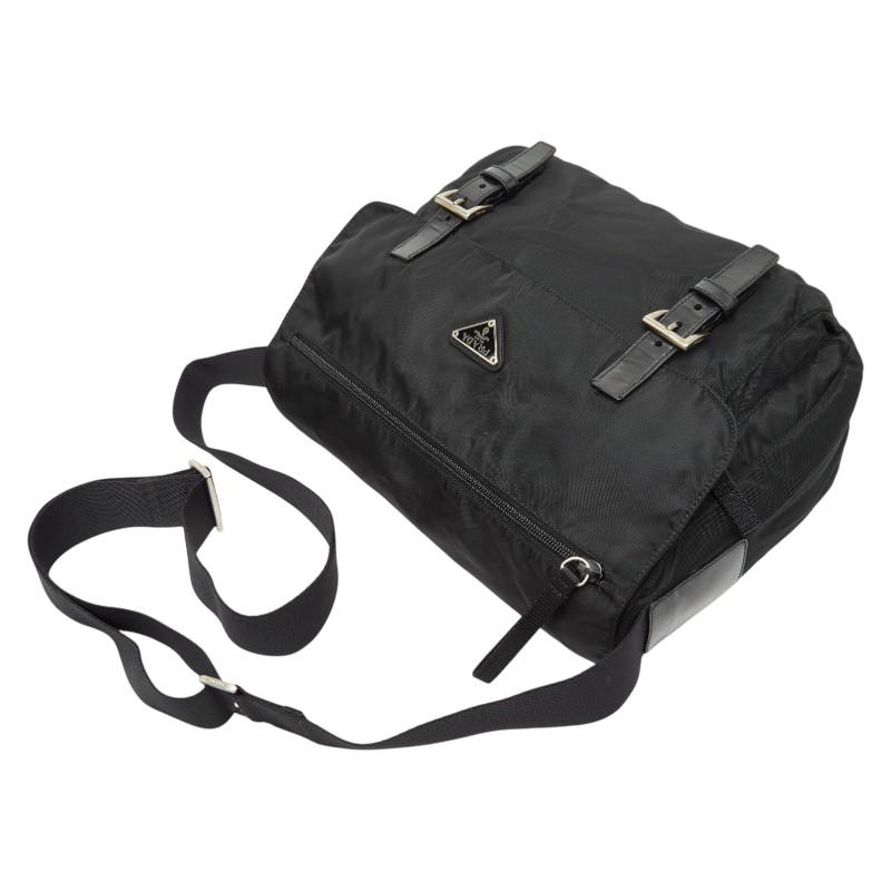 PRADA（プラダ） 三角ロゴプレート ショルダーバッグ ブラック