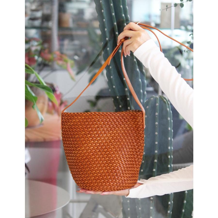 ショルダーバッグ 編み込み牛革 バッグ ブランド メッシュバッグ