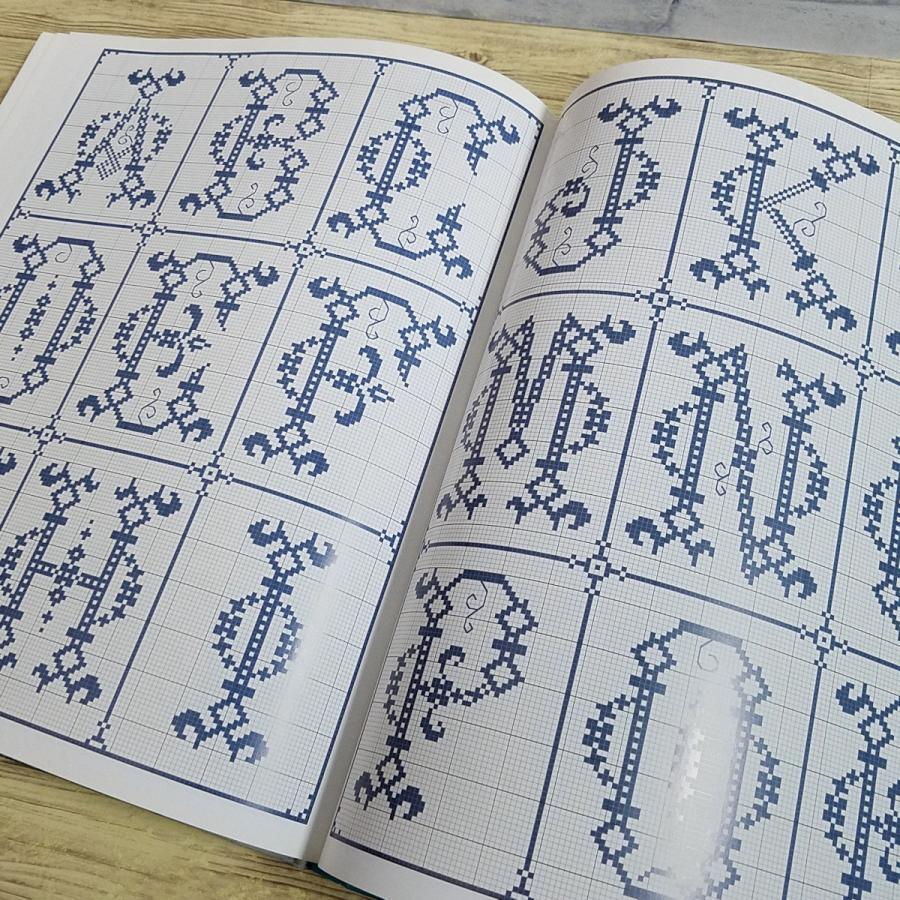 手芸系[ロワイエ 美しい古典的アルファベットクロスステッチ図案集