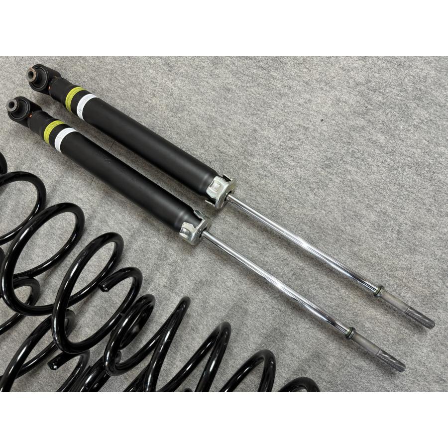 新車外し ZWR80W ZRR80W 80系 ノア ヴォクシー 純正 サスペンション