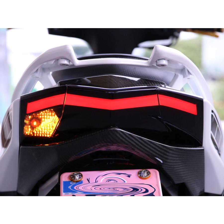 純正テールレンズに合わせて貼り付けるだけ!! ダークスモークテール