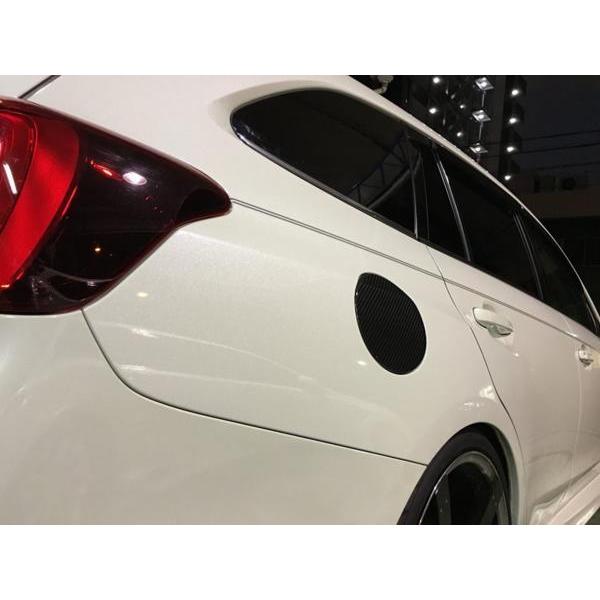 レヴォーグ(VM4/VMG)用ドライカーボン製フューエルリッドカバー