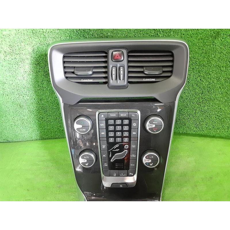 ボルボ 純正 ボルボ40 《 MB4154T 》 エアコンスイッチパネル P30700