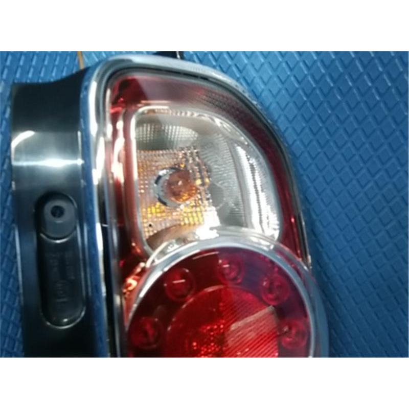 スズキ 純正 ハスラー 《 MR31S 》 右テールランプ P31700-24001106