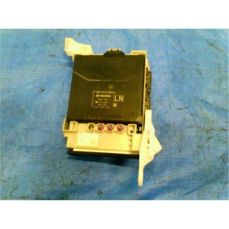 トヨタ 純正 カローラツーリング 《 ZWE211W 》 ヒューズボックス