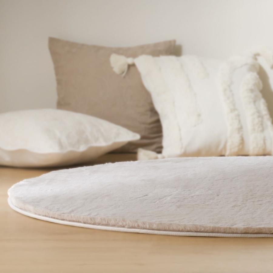 ニトリ（NITORI） ふんわり、なめらか上質な肌ざわりのラグ(ウサギラグ