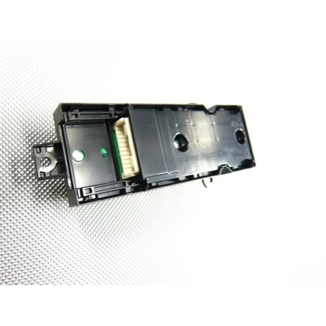 パワーウインドウスイッチ カローラスポーツ ZWE211 84040-12200