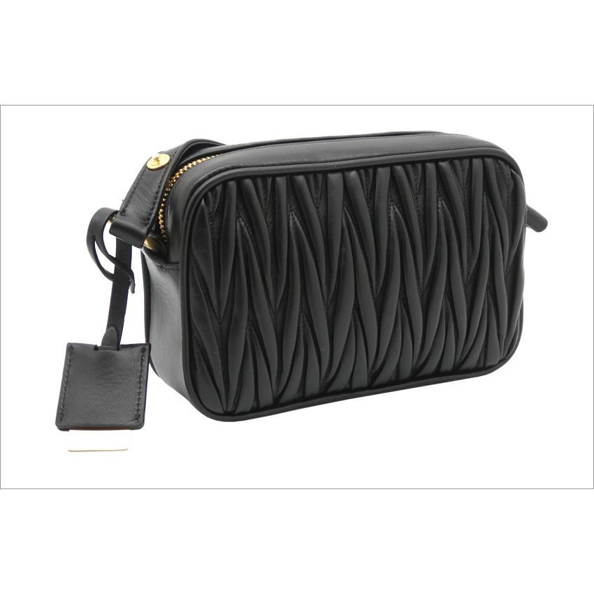 miu miu（ミュウミュウ） マテラッセレザー ショルダーバッグ